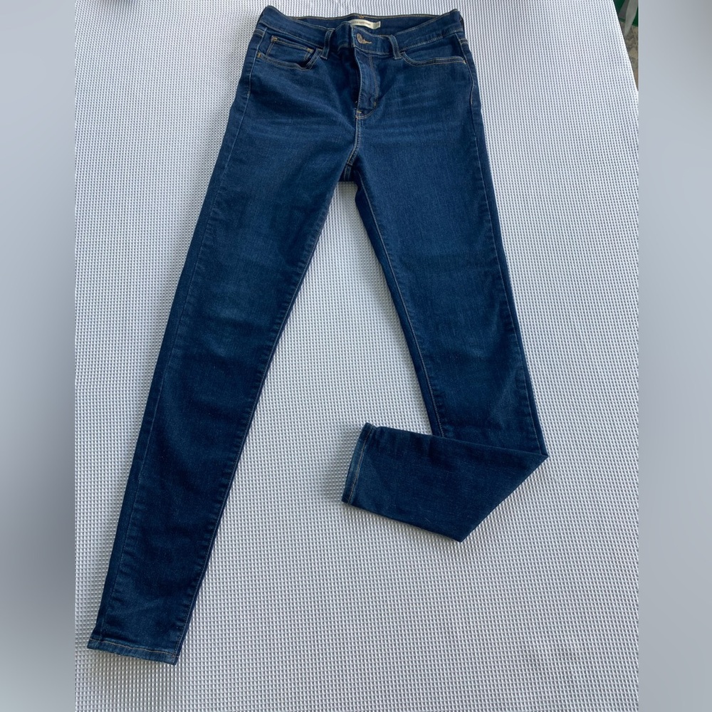 Levi’s 720 High Rise Super Skinny Jeans - Size 29